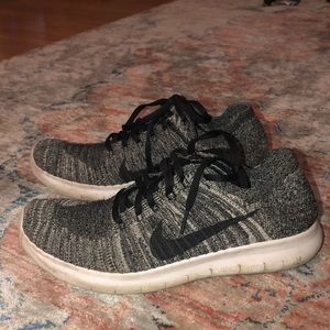 Nike women’s fly knit tennis shoes size 9.5
